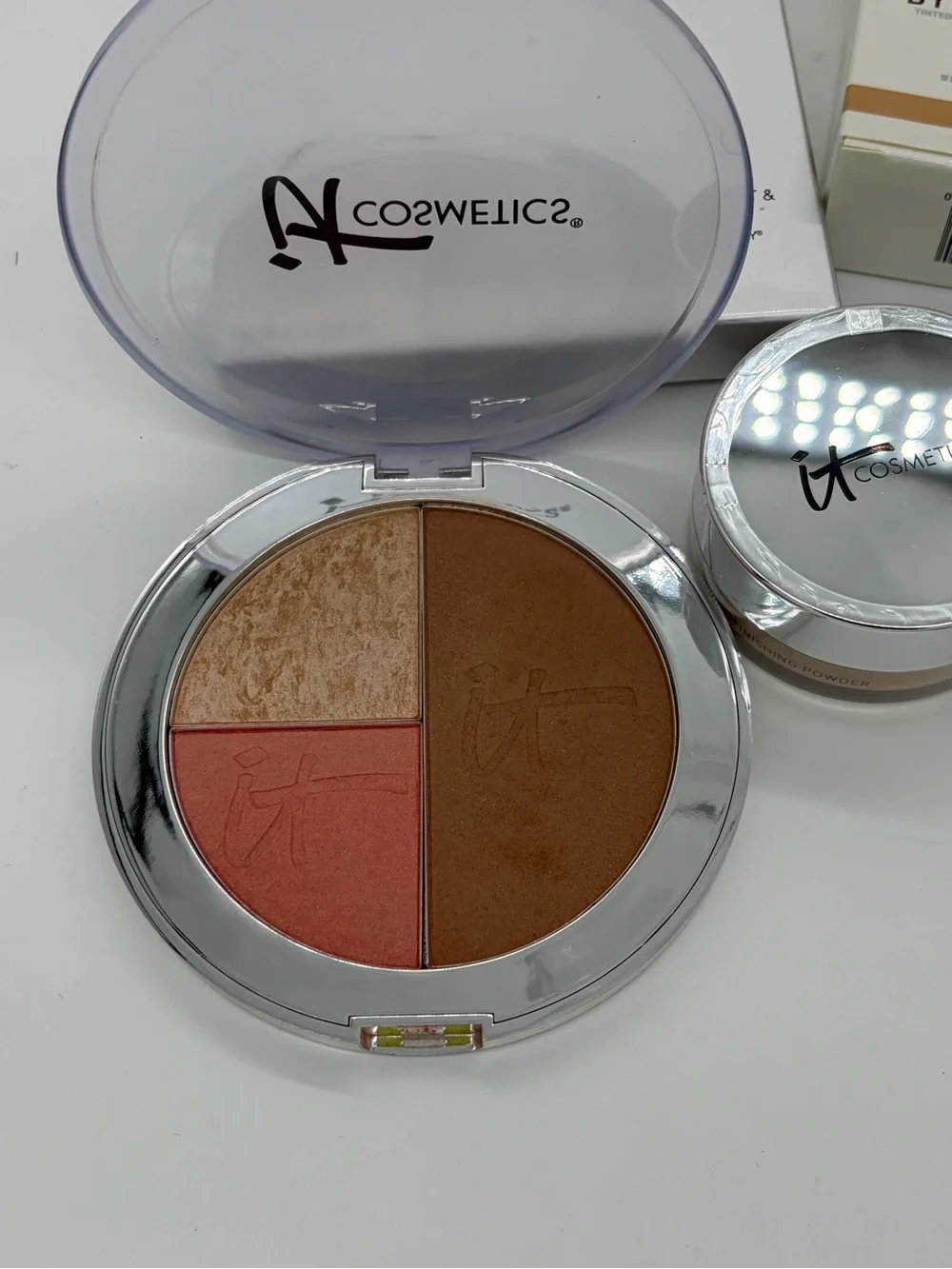 it cosmetics Makeup Bundle: Bye Bye Pores, Bye Bye Concealer, Vitality Face Disc